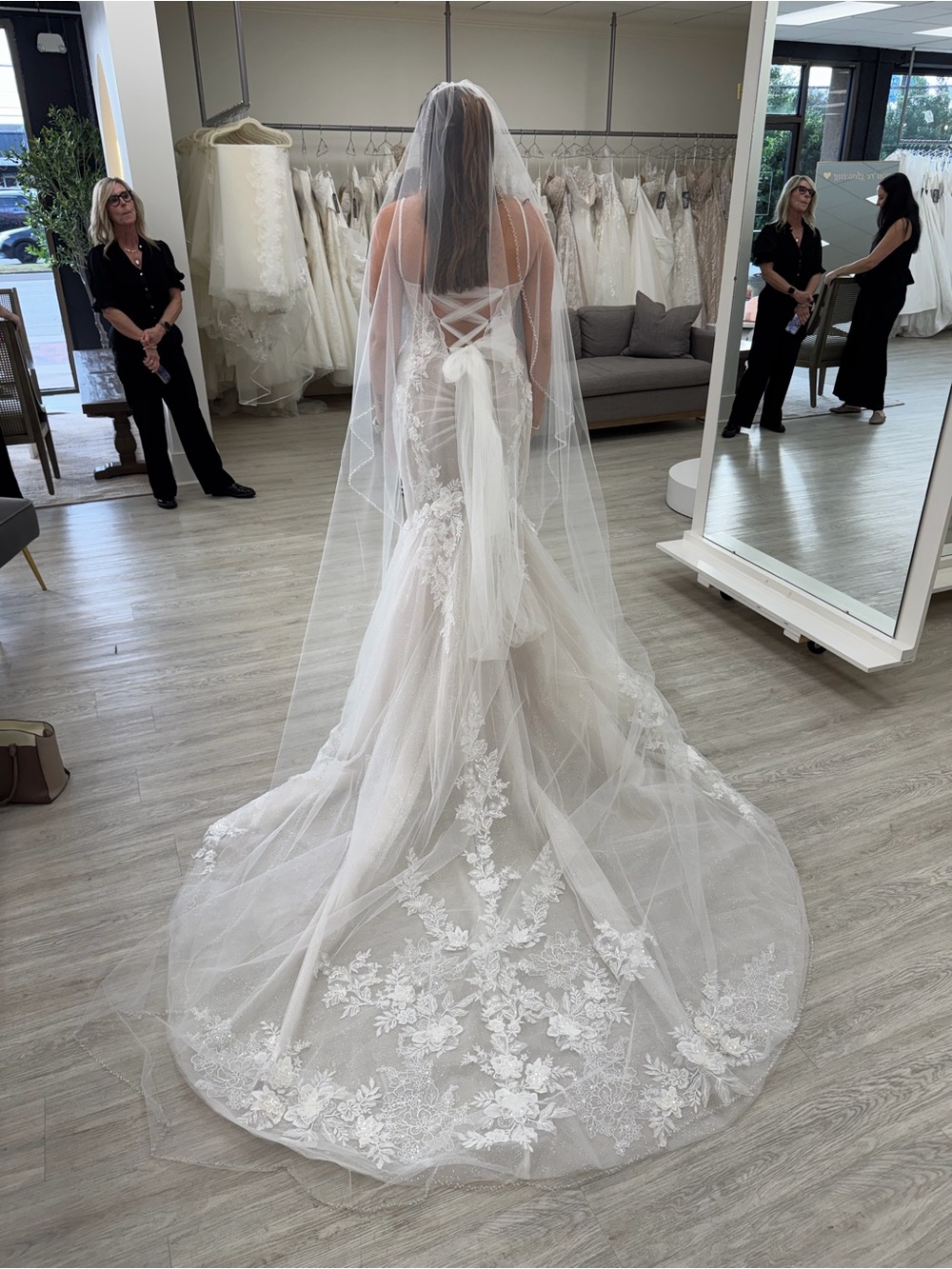 BRAND NEW MARTINA LIANA WEDDING DRESS
Size 14